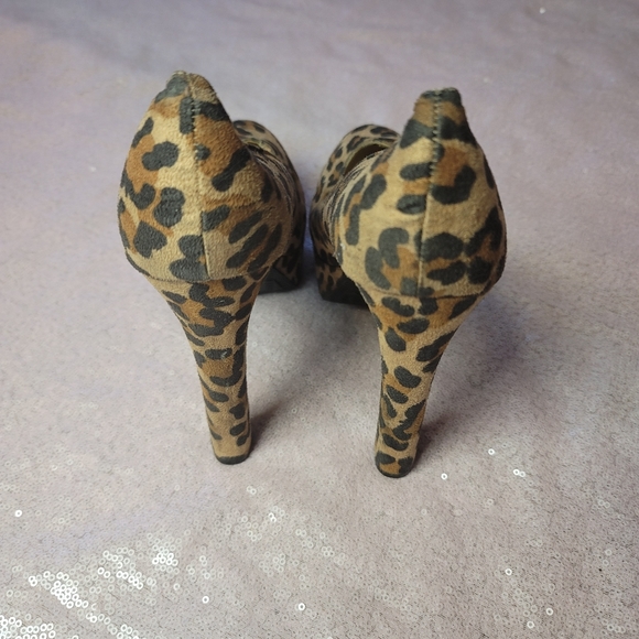 ♡ Cheetah Print Mossimo Pumps ♡ - Picture 4 of 7
